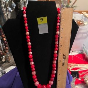 Red tones beaded necklace